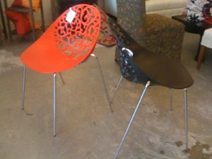 retropolitan curved cutout chair